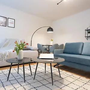 Chic 1-bed By Canal Walk To Historic Centre Appartement