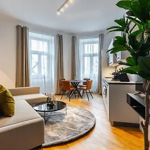 Trendy With - Smart Tv, Coffee Machine In Meidling Vídeň