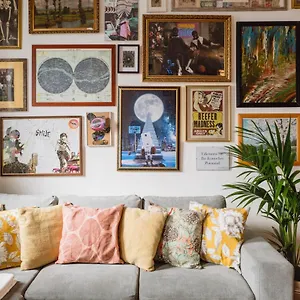 The Gallery No.4 Apartment
